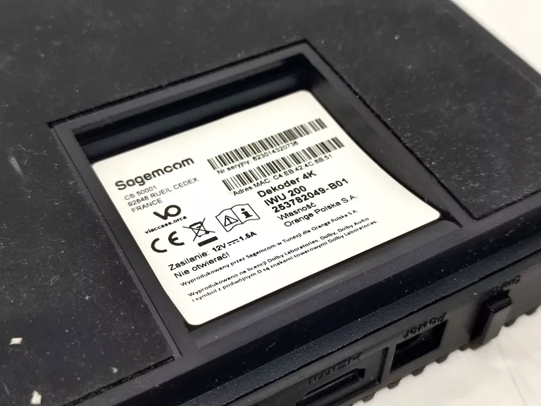 sagemcom-dekoder-4k-iwu-200-komplet-model-opony-iwu200