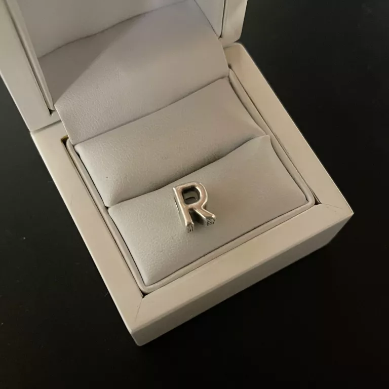 SREBRNY CHARMS PANDORA LITERA R