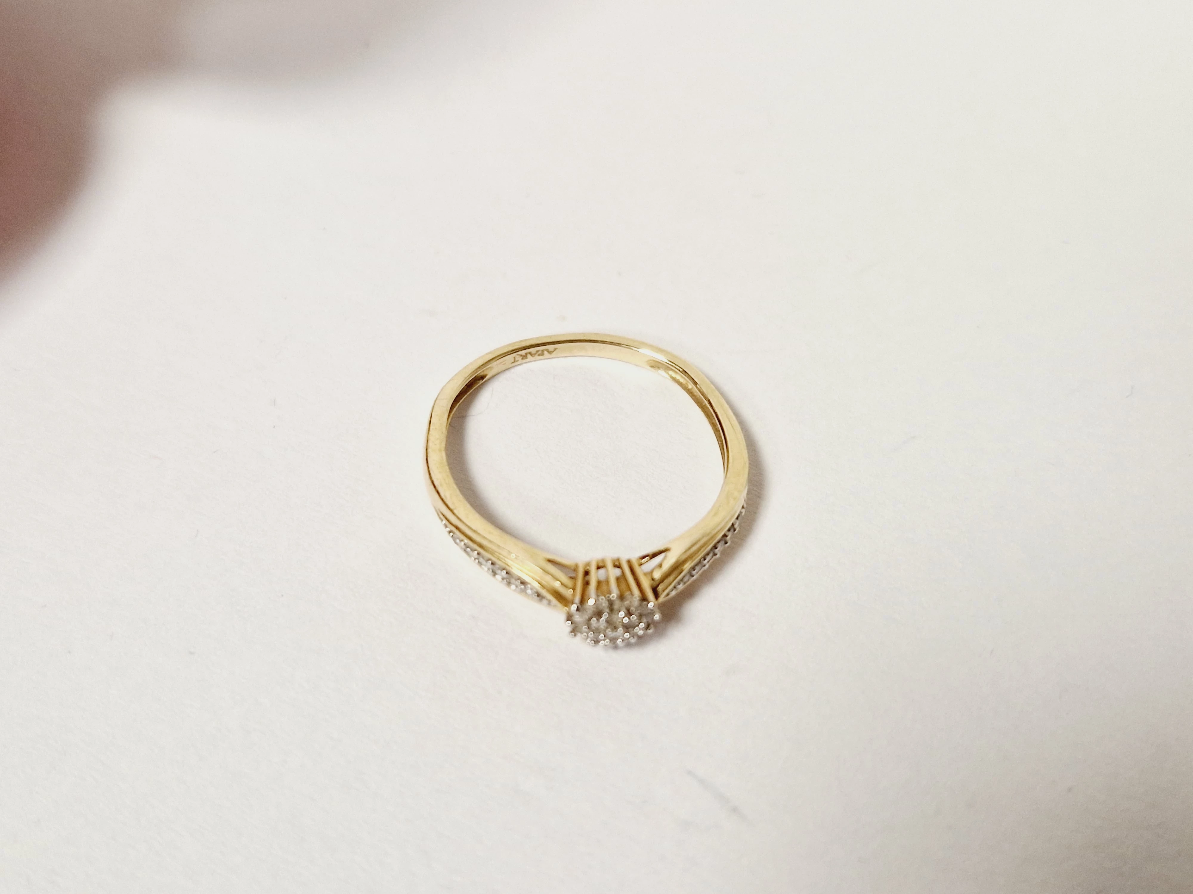 pierscionek-apart-certyfikat-144g-10ct-material-zloto