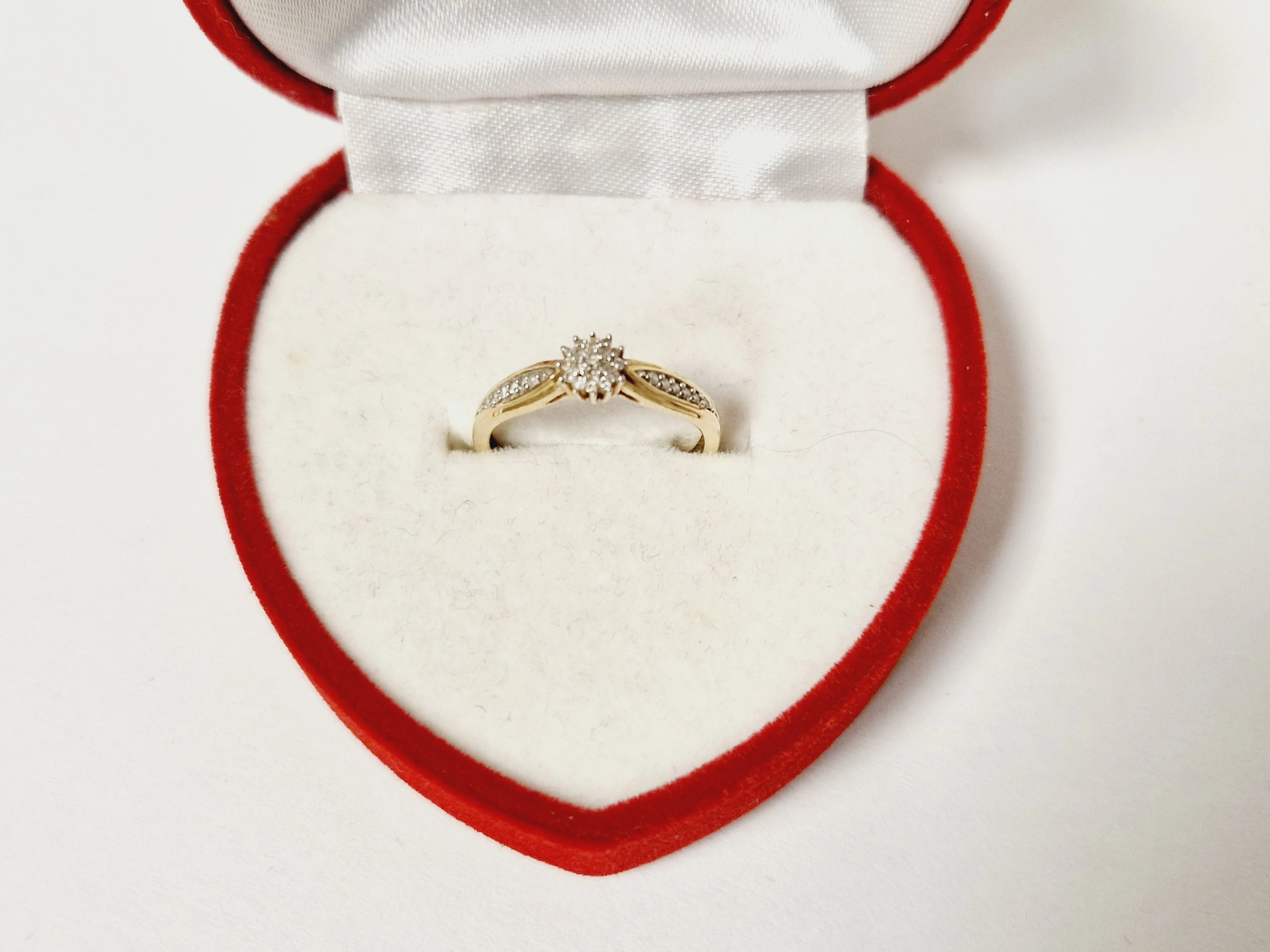 pierscionek-apart-certyfikat-144g-10ct-stan-uzywany