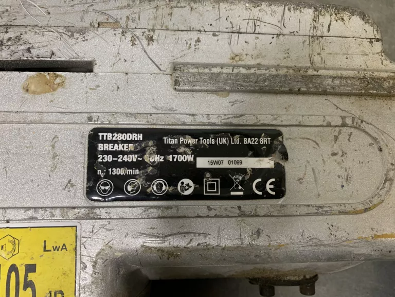MŁOT WYBURZENIOWY TITAN TTB280DRH