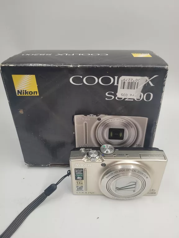 APARAT NIKON COOLPIX S8200 ZESTAW