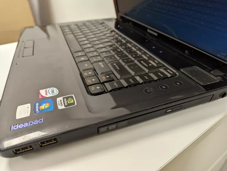 LAPTOP LENOVO Y550