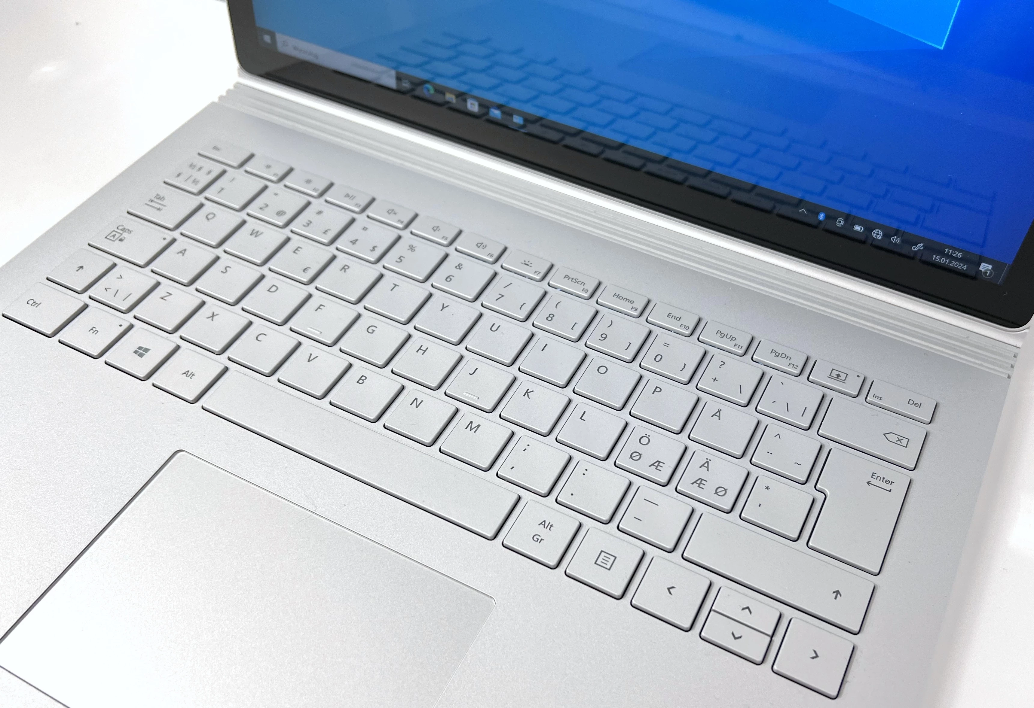 laptop-microsoft-surface-book-i5-7300u-8-gb-256-gb-dotyk-przekatna-ekranu-135