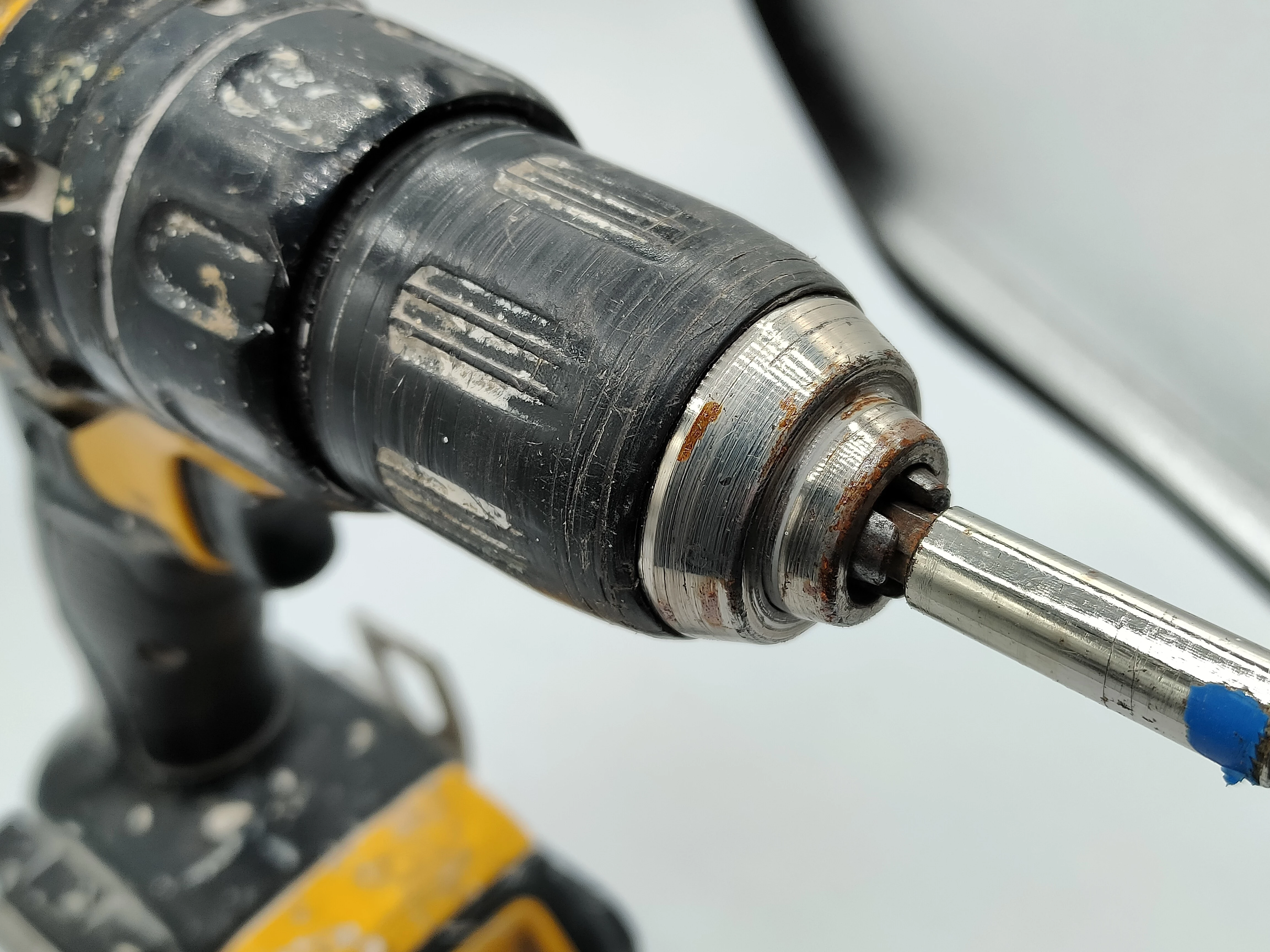 wkretarka-dewalt-dcd-780-at-at-at-rodzaj-silnika-silnik-szczotkowy