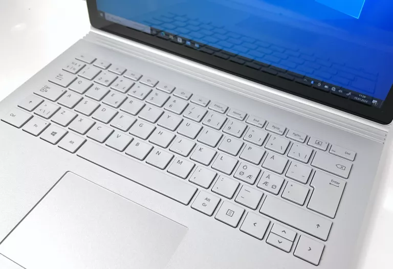 laptop-microsoft-surface-book-i5-7300u-8-gb-256-gb-dotyk-przekatna-ekranu-135