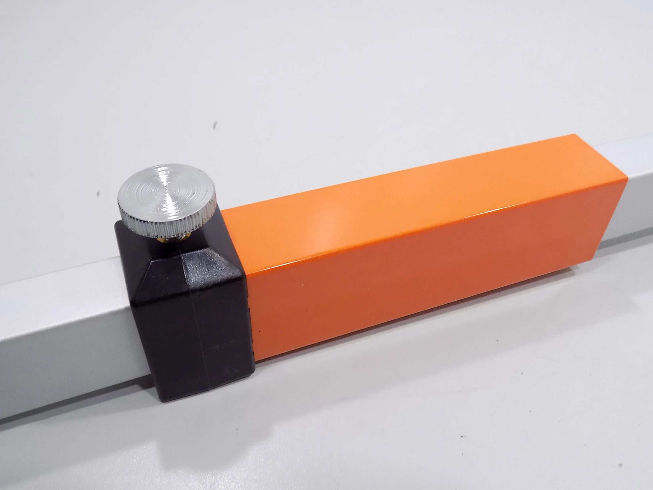 lata-tyczka-niwelacyjna-do-niwelatora-optycznego-240cm-dlugosc