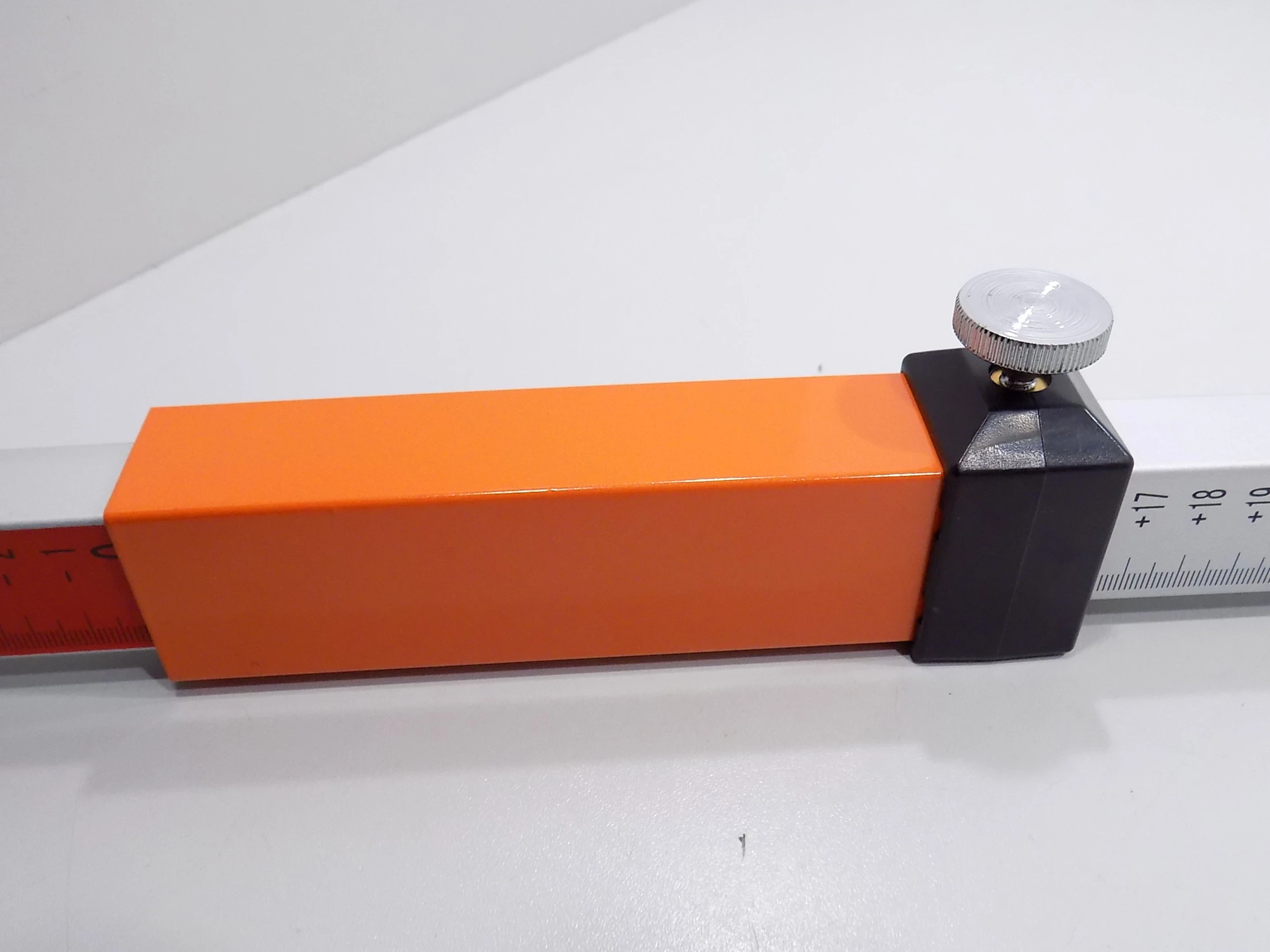 lata-tyczka-niwelacyjna-do-niwelatora-optycznego-240cm-stan-uzywany