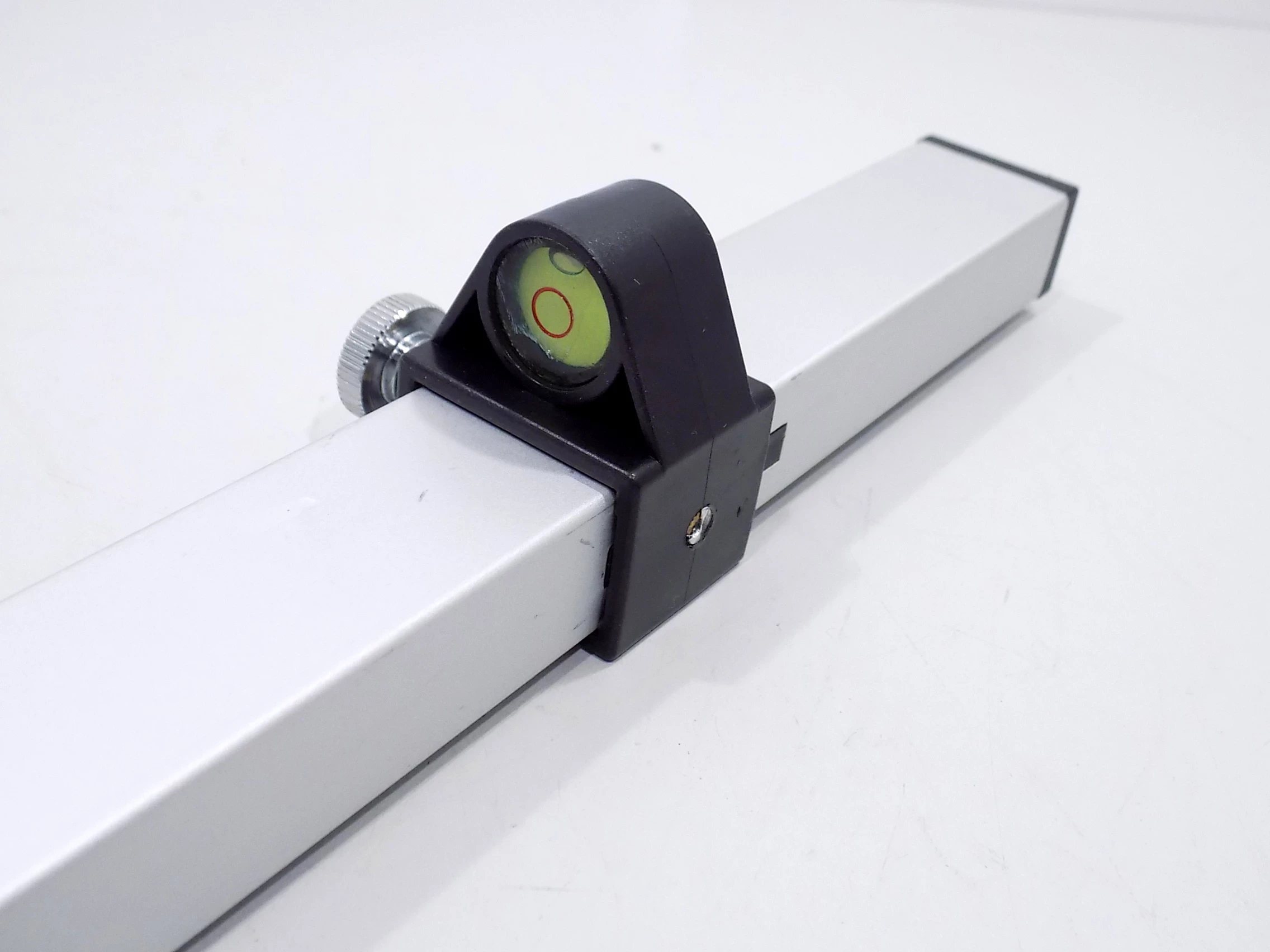 lata-tyczka-niwelacyjna-do-niwelatora-optycznego-240cm-product-id