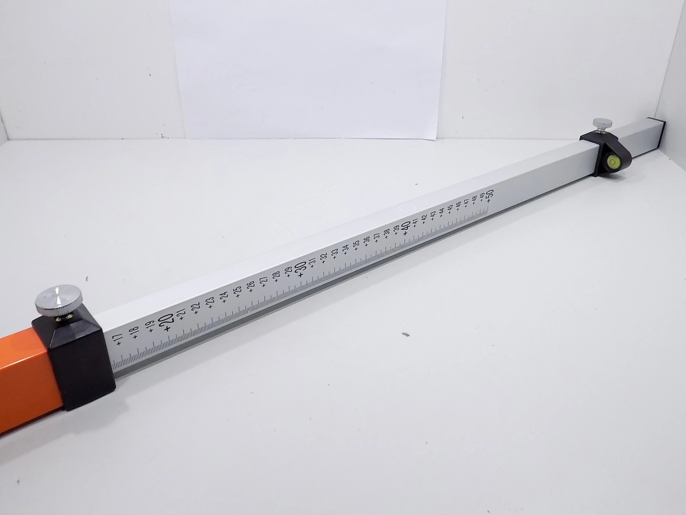 lata-tyczka-niwelacyjna-do-niwelatora-optycznego-240cm-wyzwolenia-28-ozimek