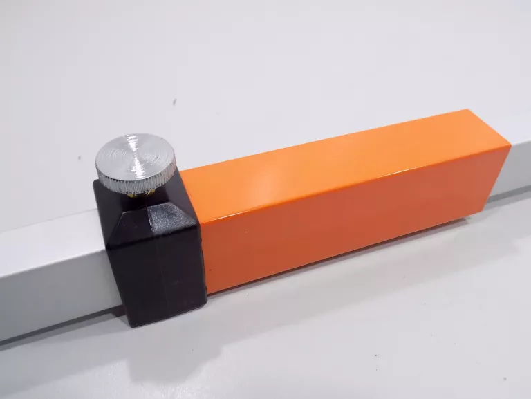 lata-tyczka-niwelacyjna-do-niwelatora-optycznego-240cm-dlugosc