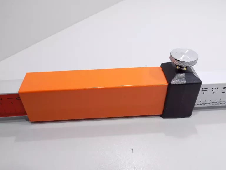 lata-tyczka-niwelacyjna-do-niwelatora-optycznego-240cm-stan-uzywany