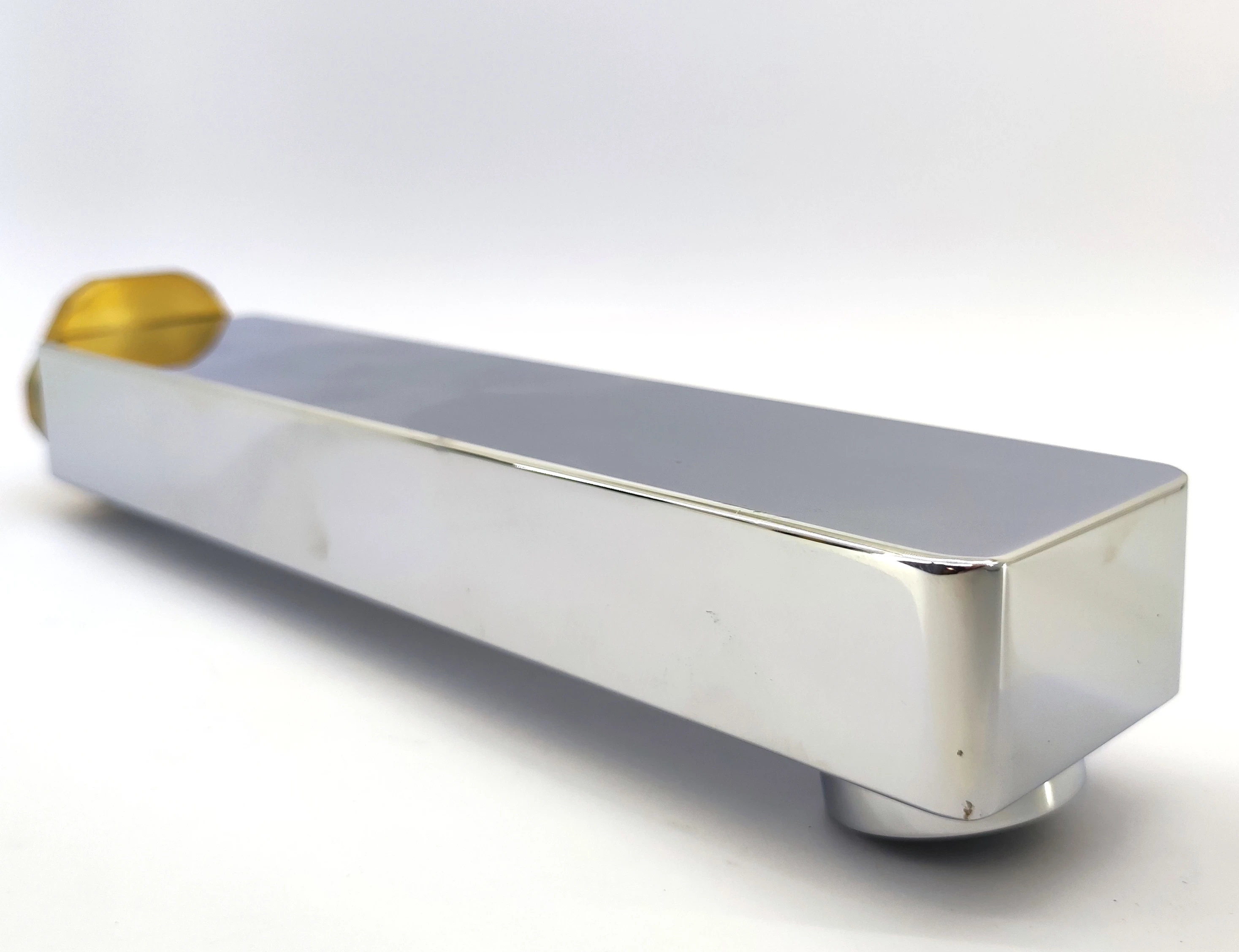 wylewka-wannowa-scienna-omnires-plac-3-maja-10-radomsko