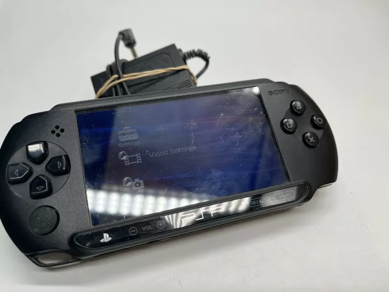 KONSOLA PSP 1004 + ŁADOWARKA