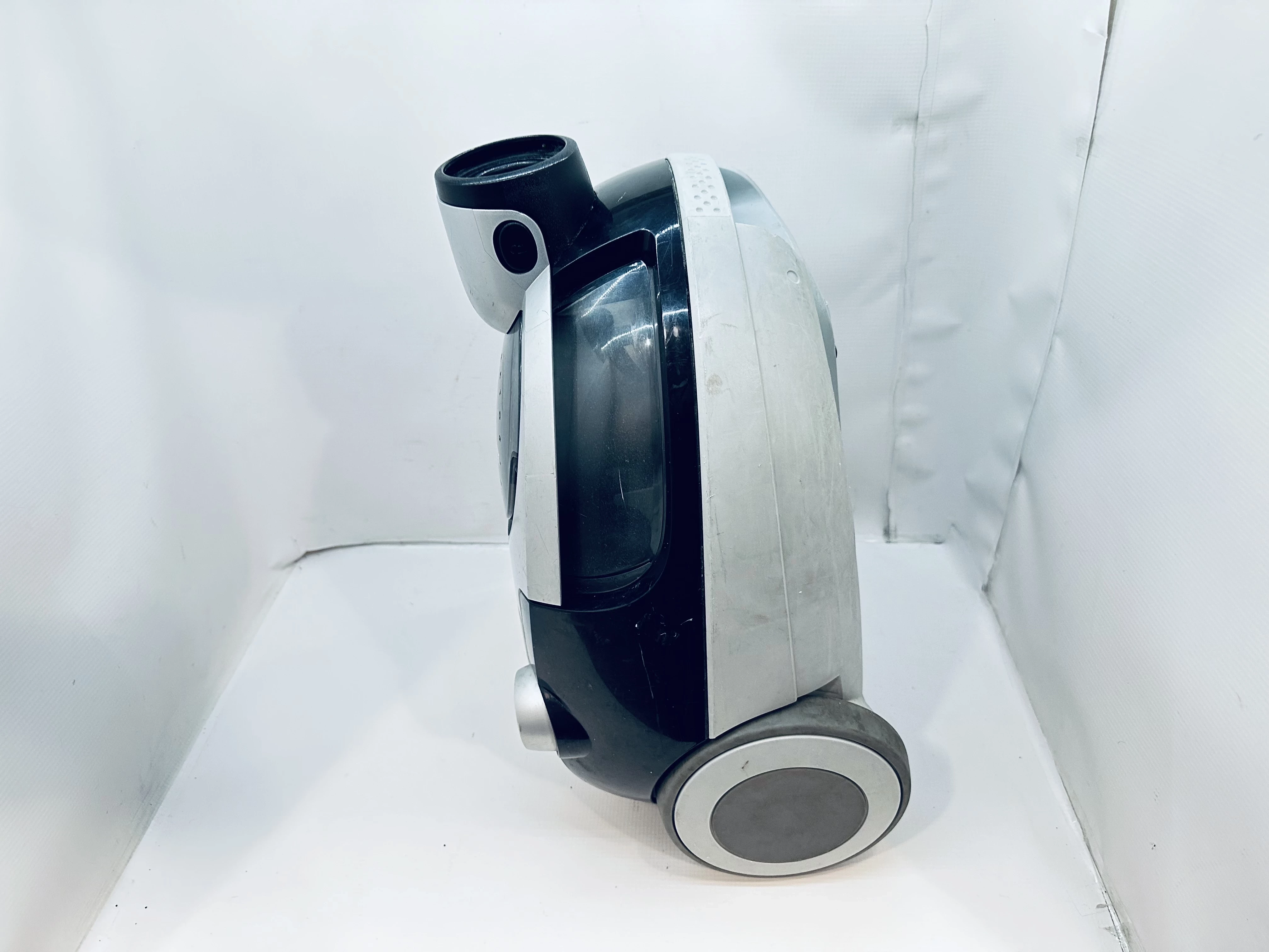 odkurzacz-electrolux-accelerator-1800w-opis-rodzaj-odkurzacza-workowy