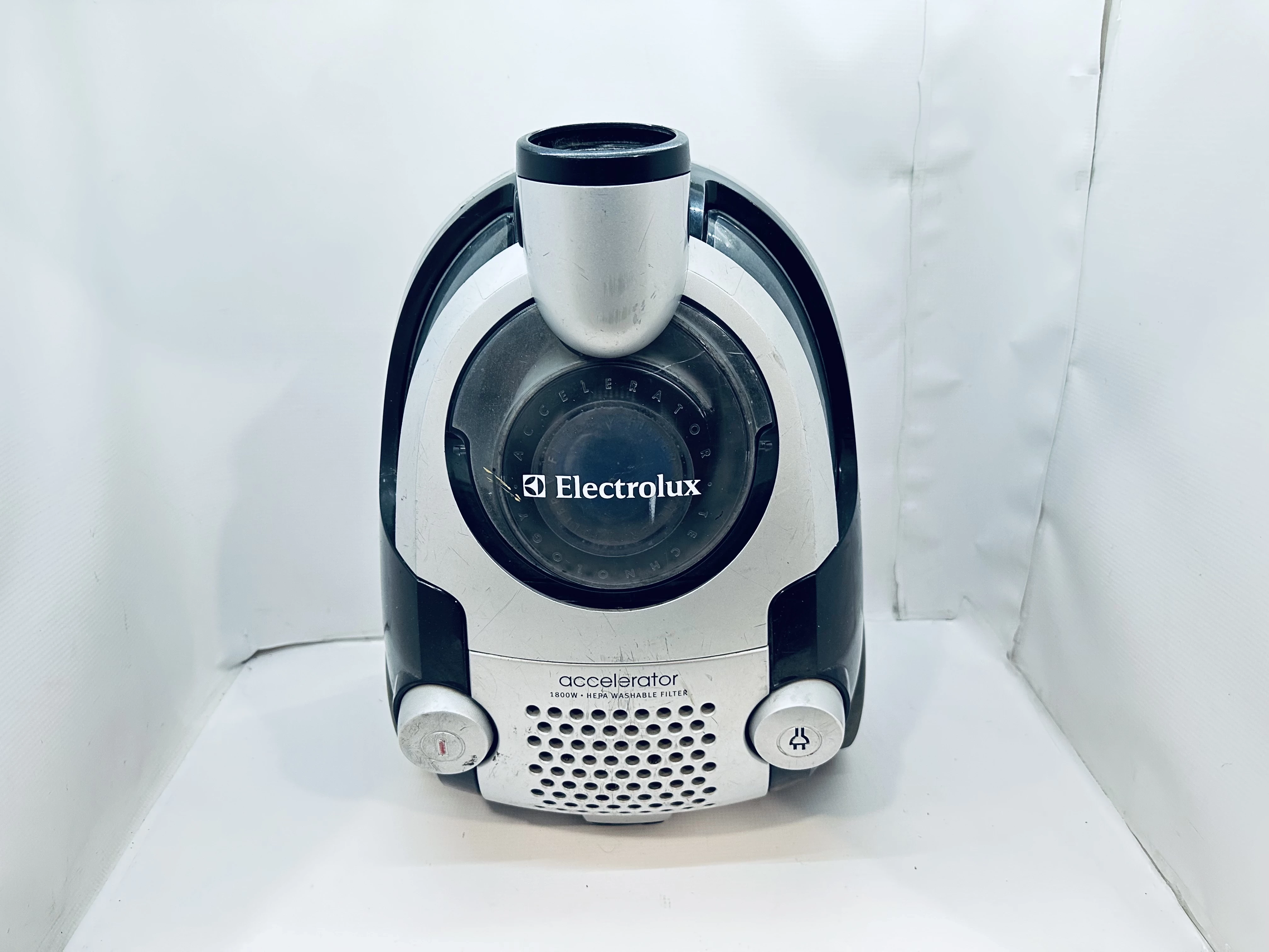 odkurzacz-electrolux-accelerator-1800w-opis-sikorskiego-40-ketrzyn