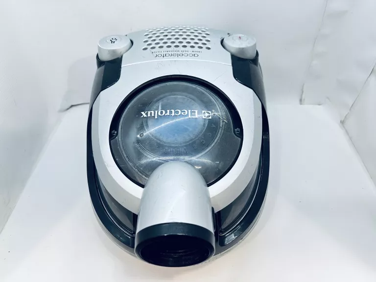 odkurzacz-electrolux-accelerator-1800w-opis-stan-na-czesci