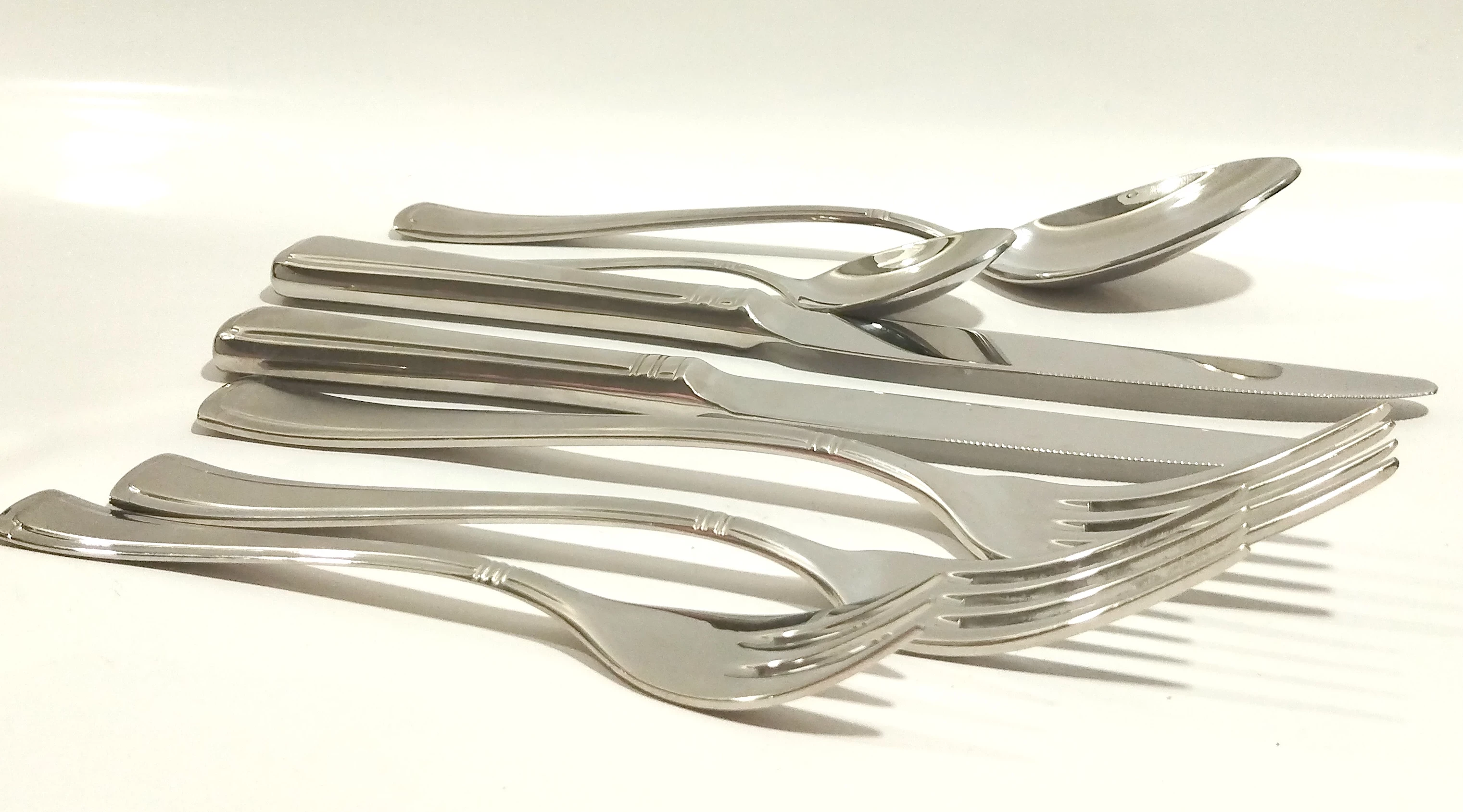 zestaw-sztuccow-amc-exlusive-88-elementow-walizka-marka-hoffner