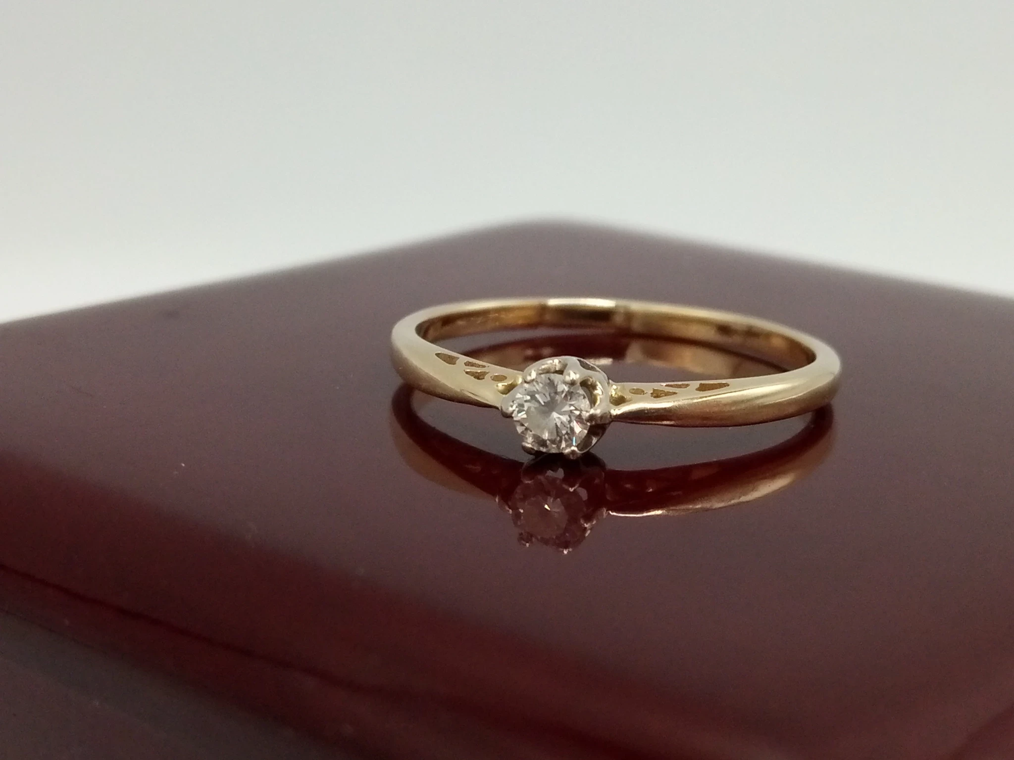 zloty-pierscionek-z-brylantem-jubitom-009ct-si1-585-127g-r12-certyfikat-material-15835-2