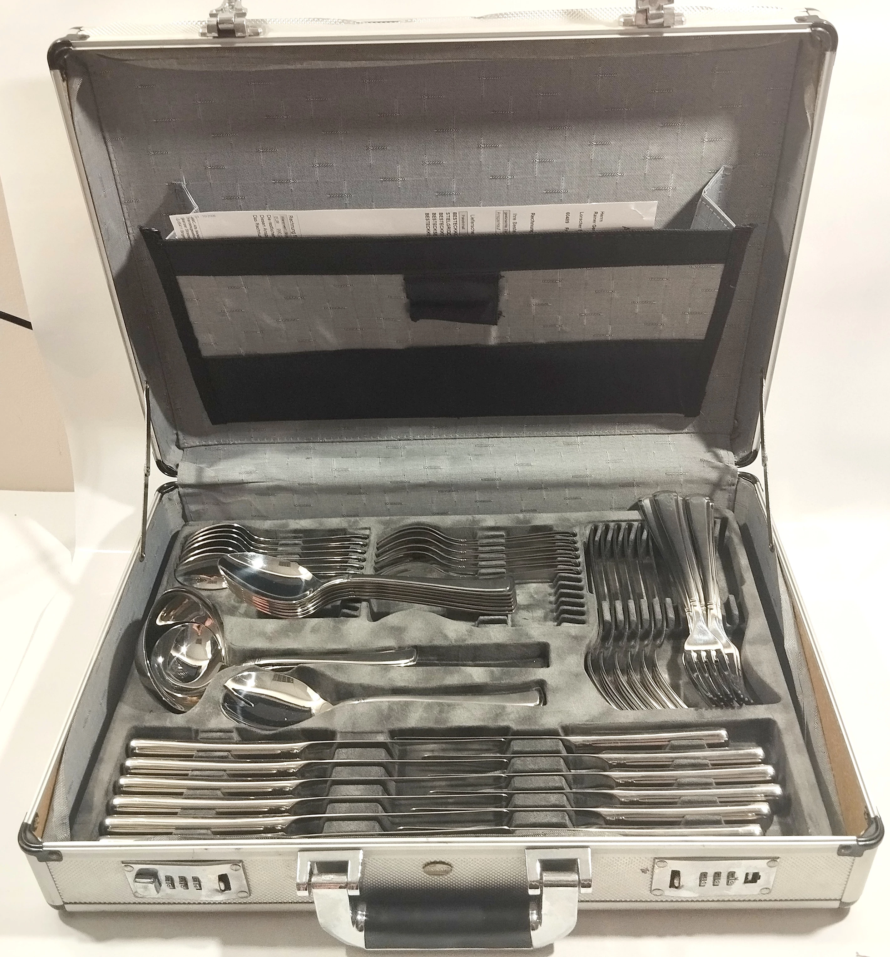 zestaw-sztuccow-amc-exlusive-88-elementow-walizka-rynek-5-kety