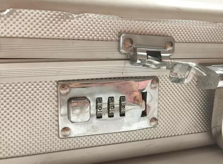 zestaw-sztuccow-amc-exlusive-88-elementow-walizka-stan-uzywany