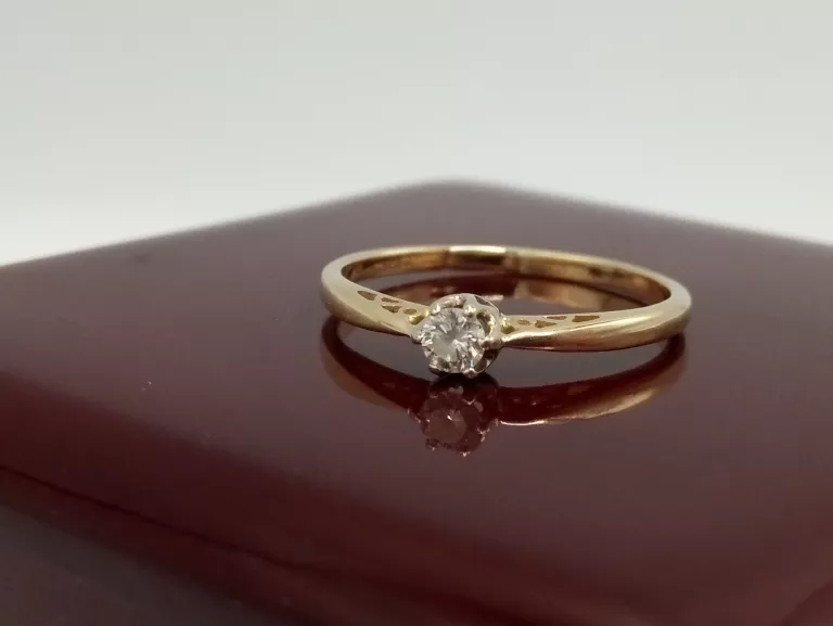 zloty-pierscionek-z-brylantem-jubitom-009ct-si1-585-127g-r12-certyfikat-material-15835-2