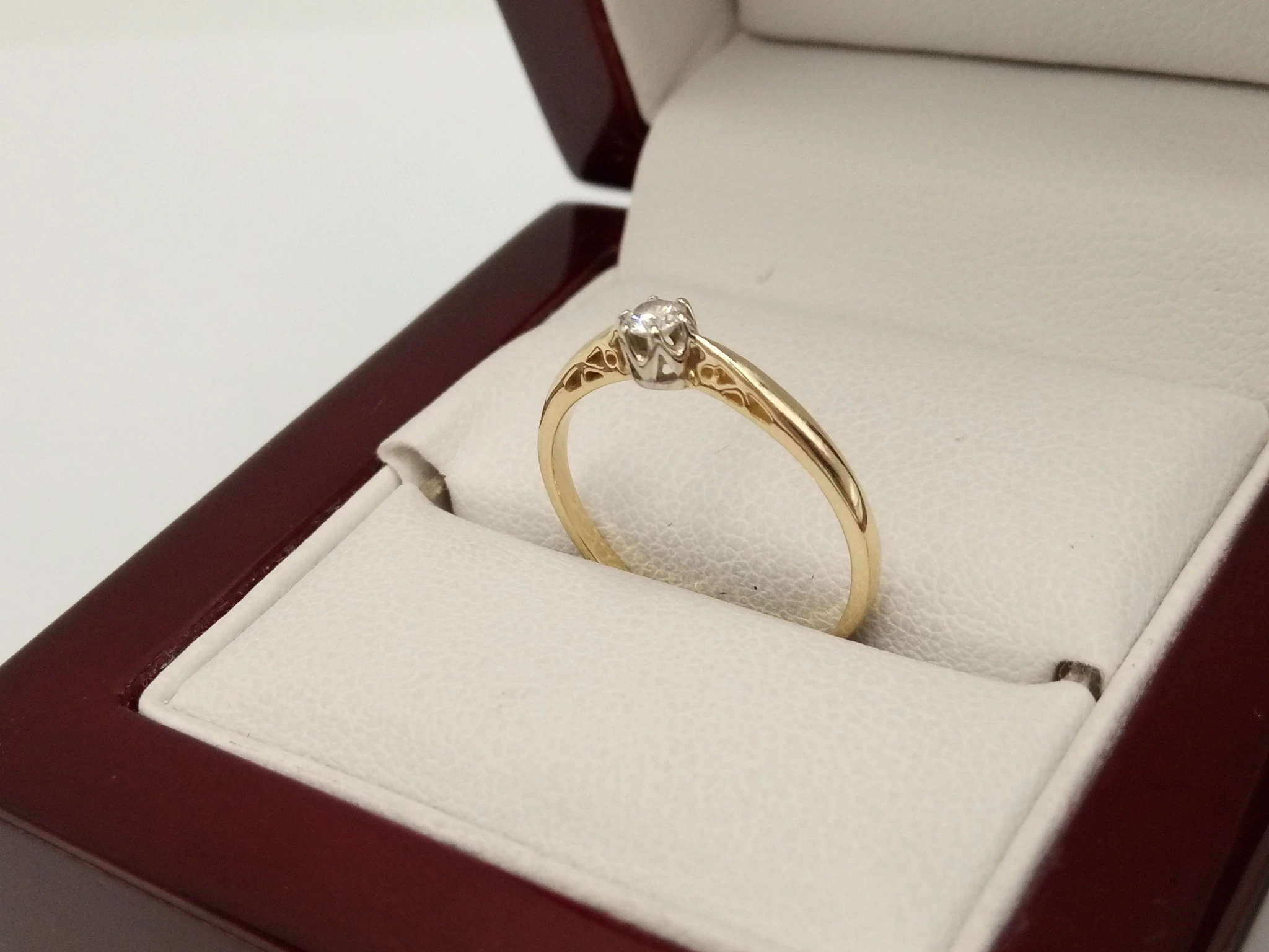 zloty-pierscionek-z-brylantem-jubitom-009ct-si1-585-127g-r12-certyfikat-marka-226434-1704211