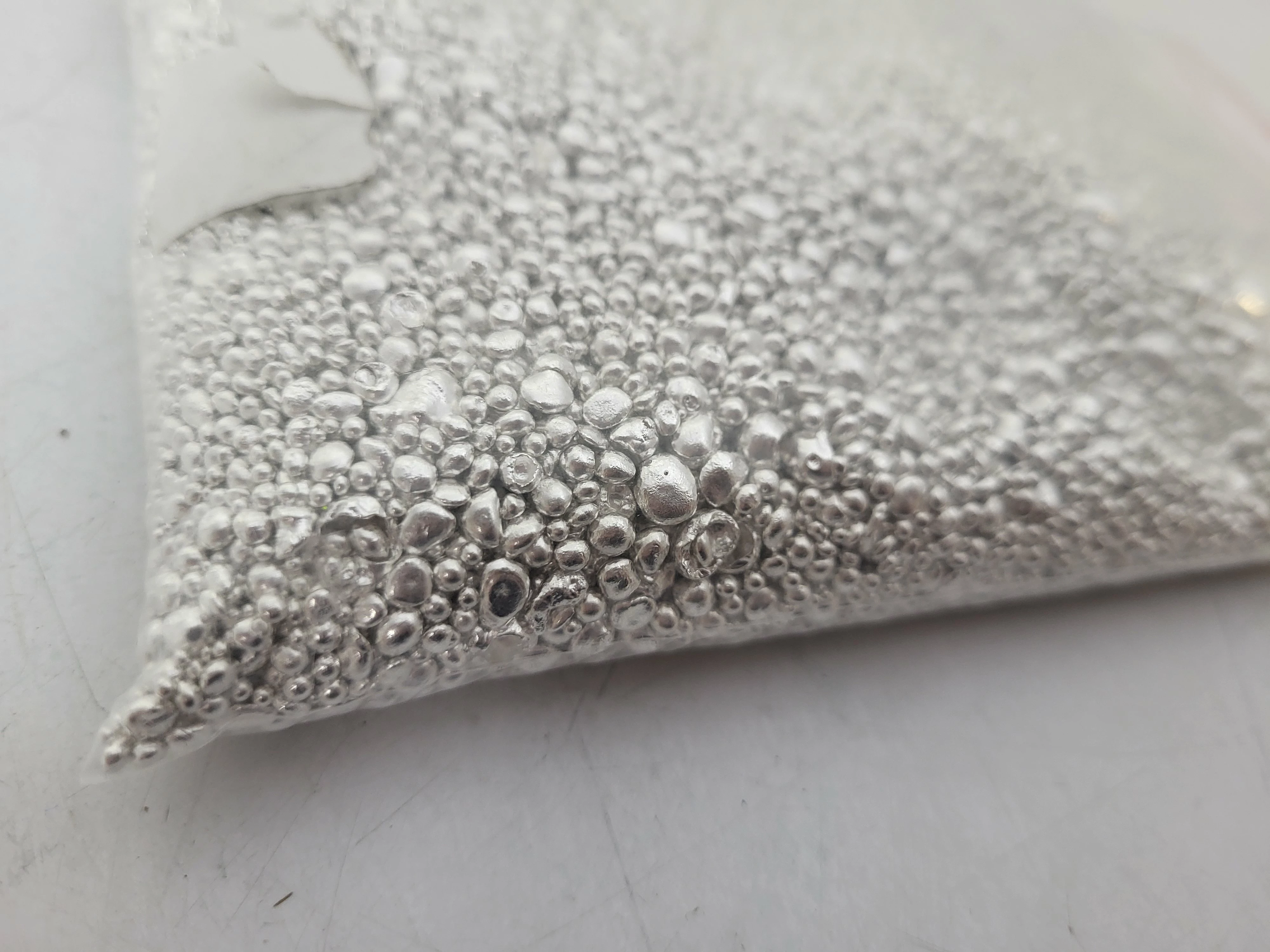 srebro-9999-uzywany-granulat-2000g-masa-2000