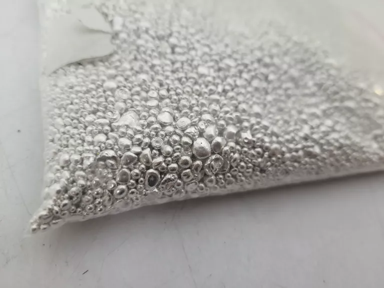 srebro-9999-uzywany-granulat-2000g-masa-2000