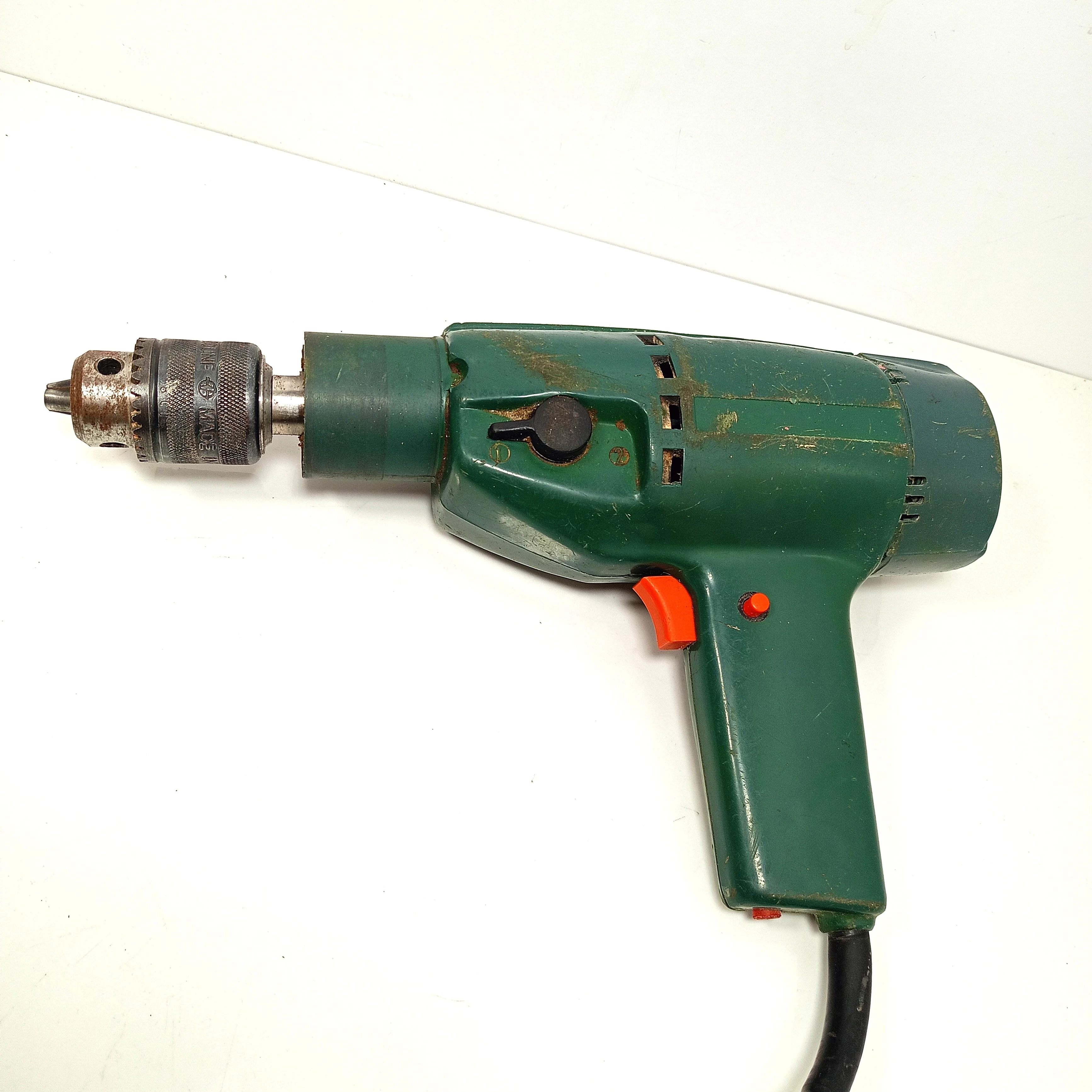 wiertarka-celma-zielona-pudelko-drewniane-rodzaj-bezudarowa