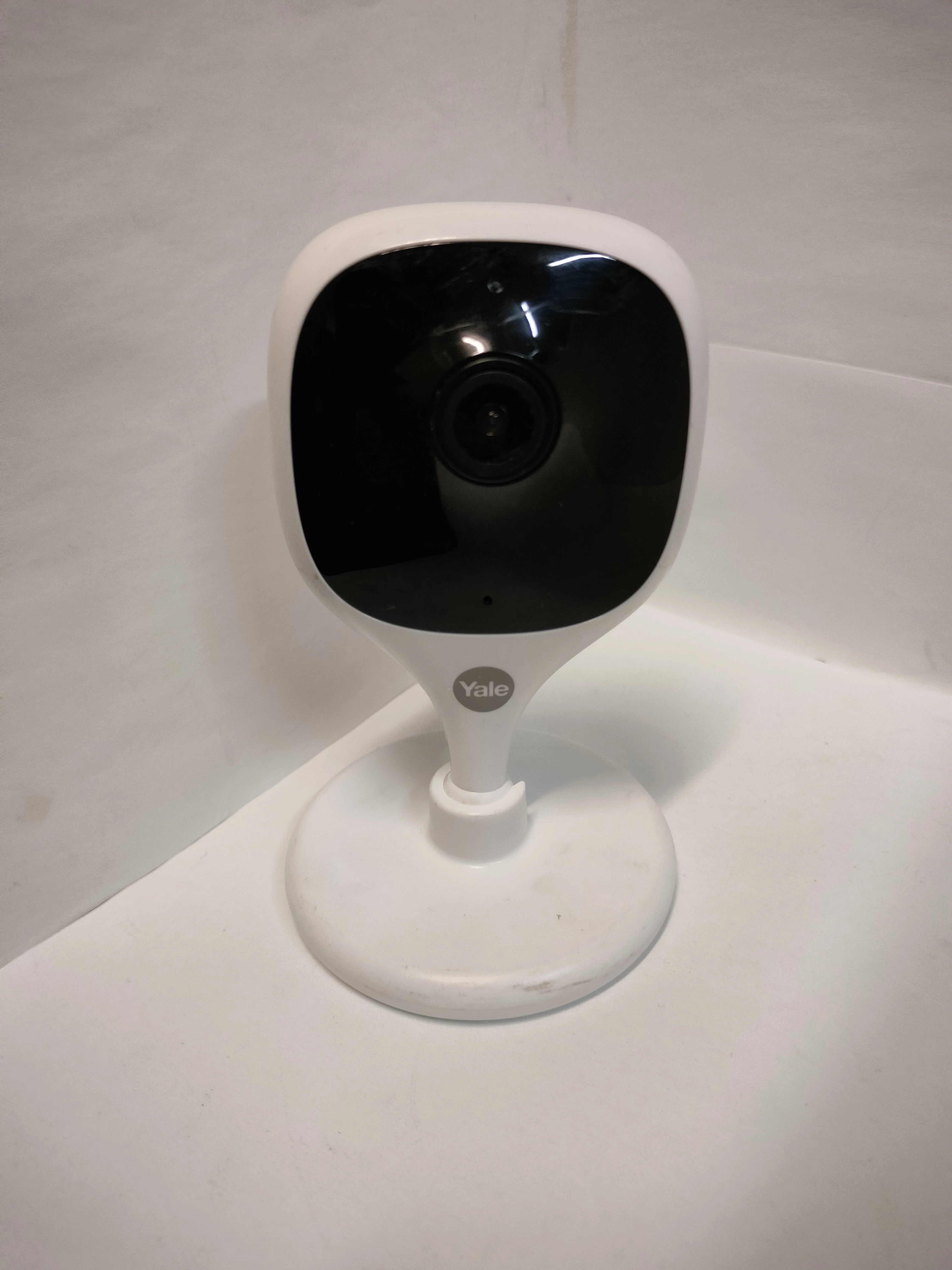 kamera-wewnetrzna-yale-3-maja-12-przemysl-tsc2-sj