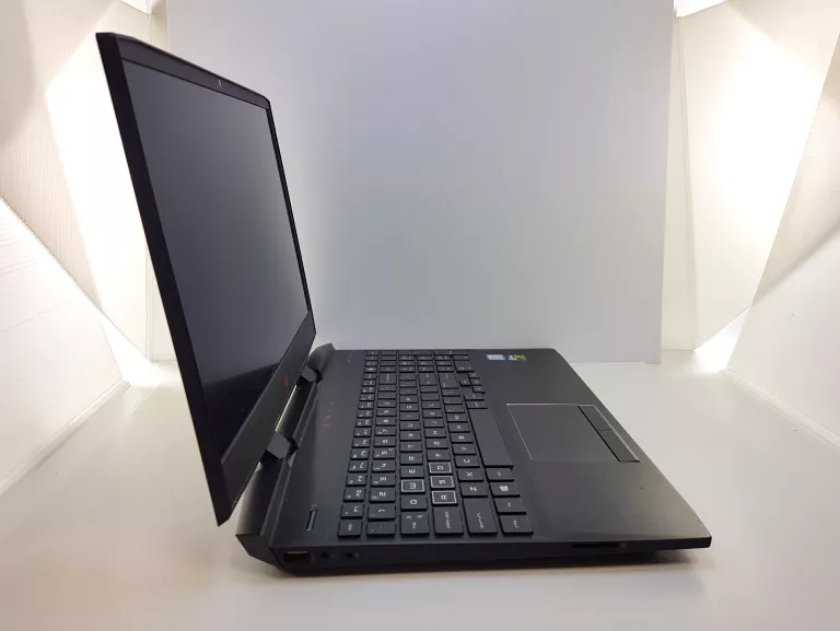 LAPTOP HP OMEN 15-DC0005NW 15,6" INTEL CORE I5 8 GB / 256 GB ZAS.