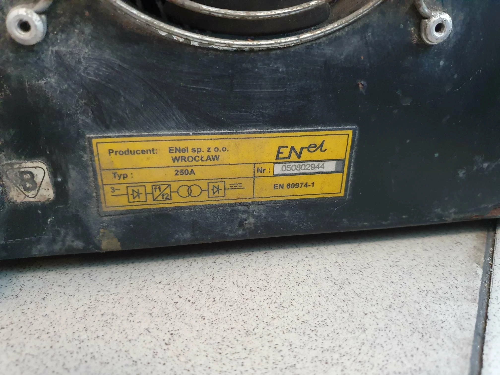 spawarka-inwertorowa-enel-250a-zakres-spawania-210