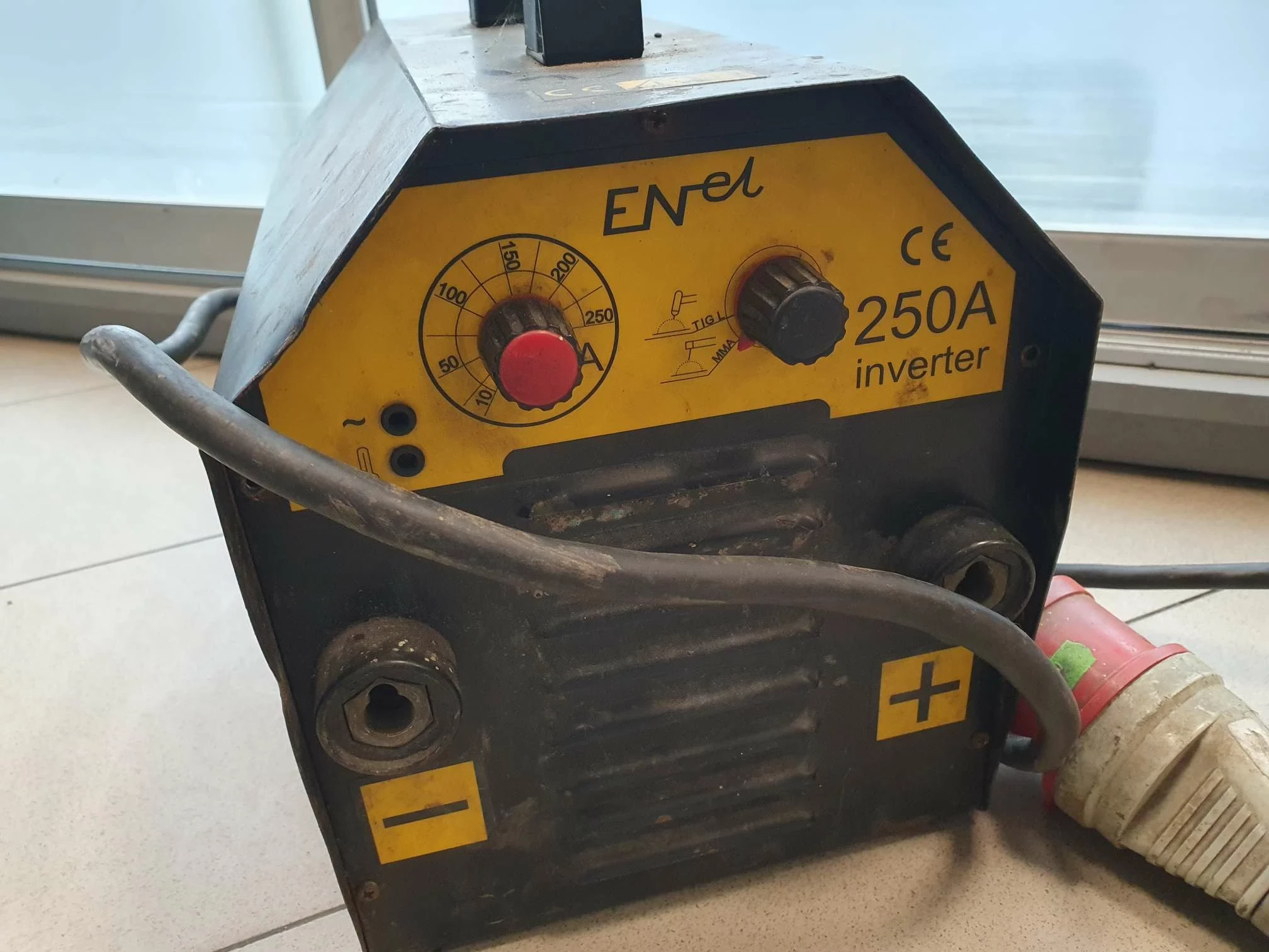 spawarka-inwertorowa-enel-250a-kod-producenta-enel-250a