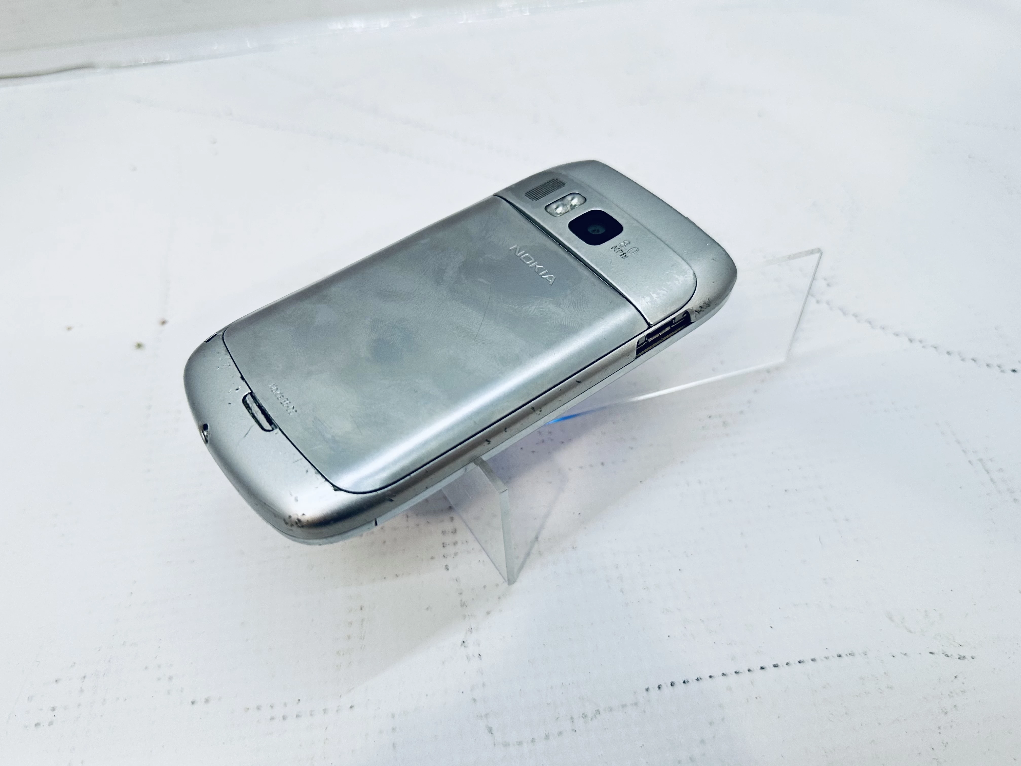 telefon-nokia-e6-przekatna-ekranu-246