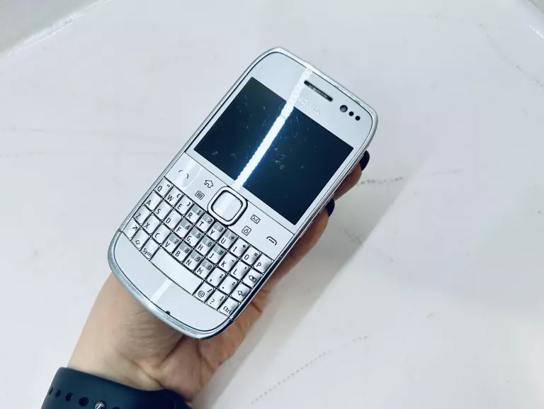 TELEFON NOKIA E6