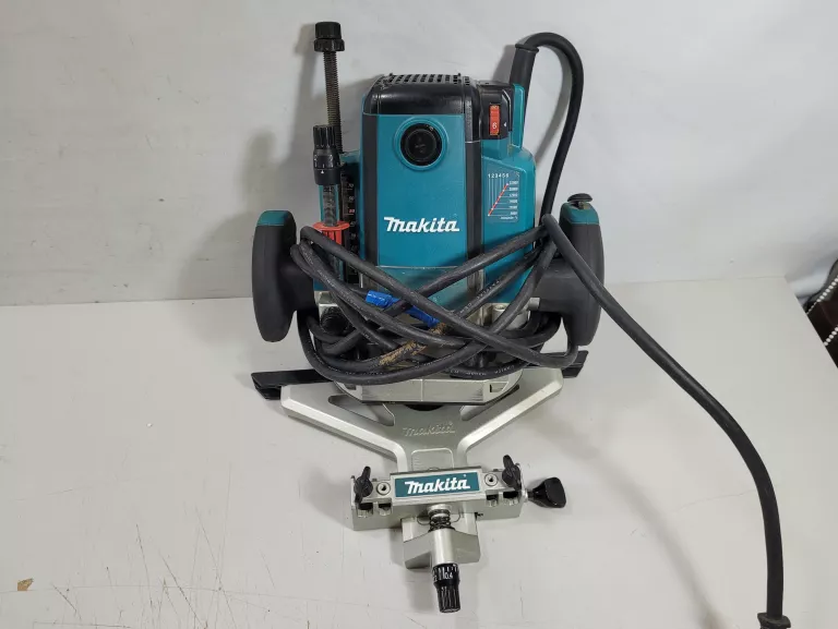 FREZARKA GÓRNOWRZECIONOWA MAKITA RP2301FC 2100 W