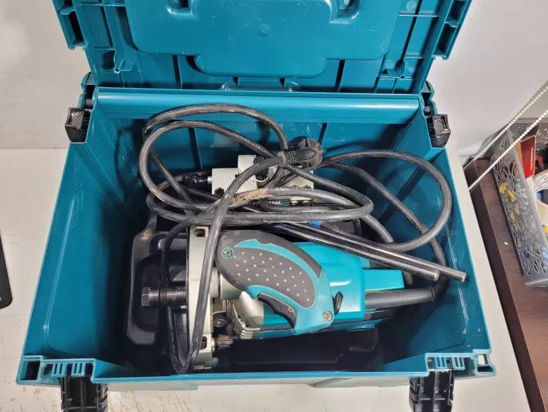 FREZARKA GÓRNOWRZECIONOWA MAKITA RP2301FC 2100 W