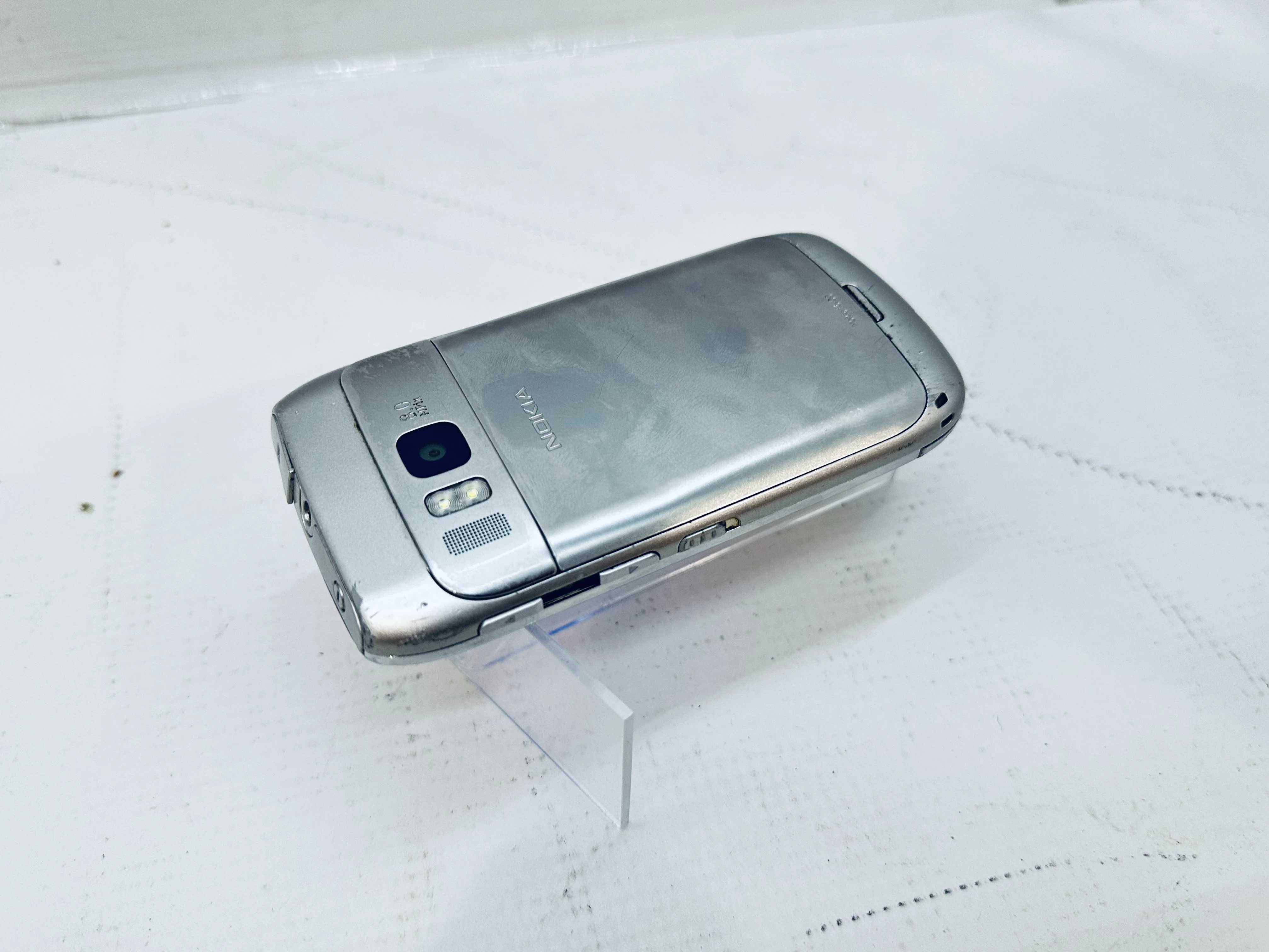 telefon-nokia-e6-kolor-srebrny