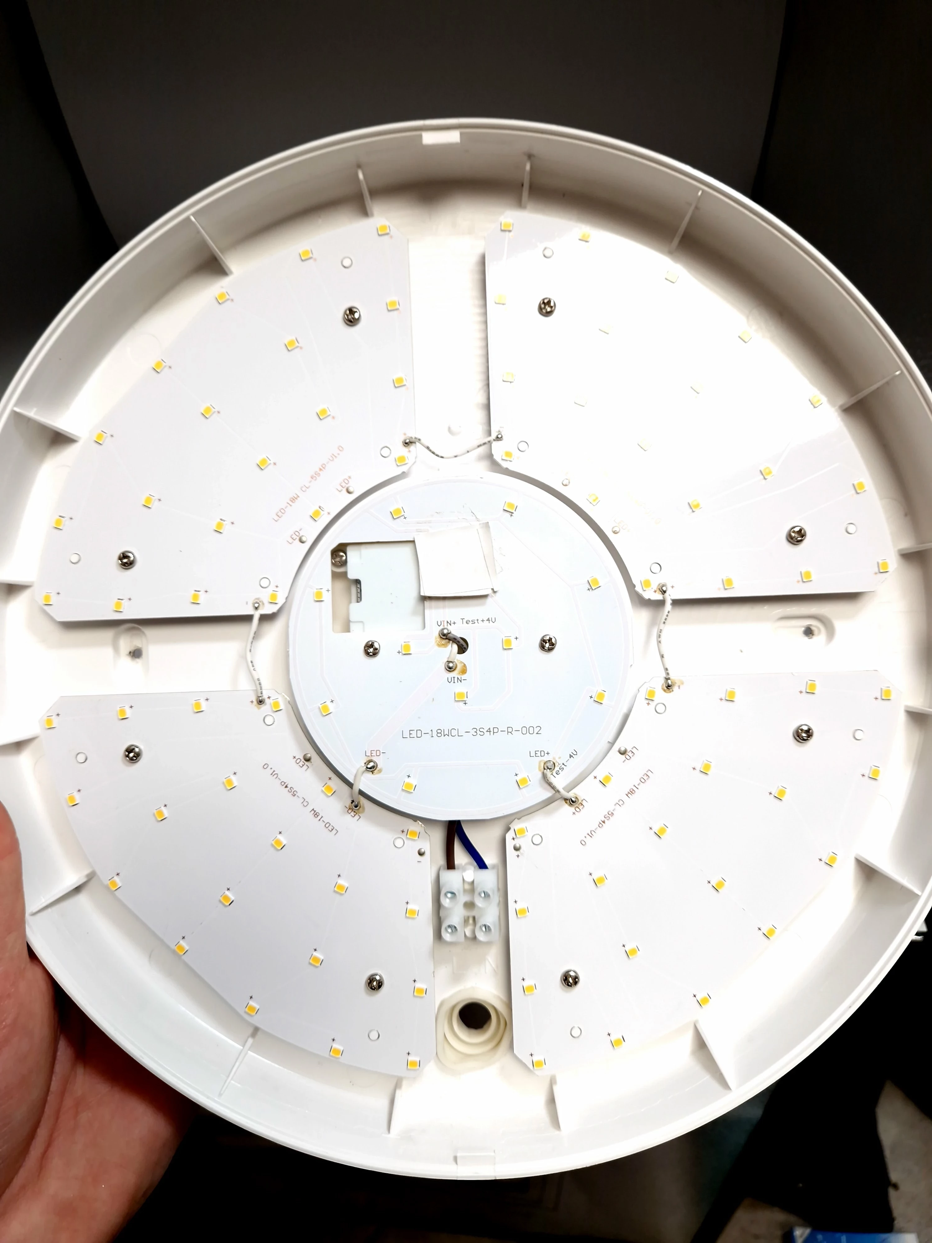 plafoniera-led-z-czujnikiem-ruchu-i-zmierzchowym-18w-1440lm-4000k-ean-gtin-5900672652499