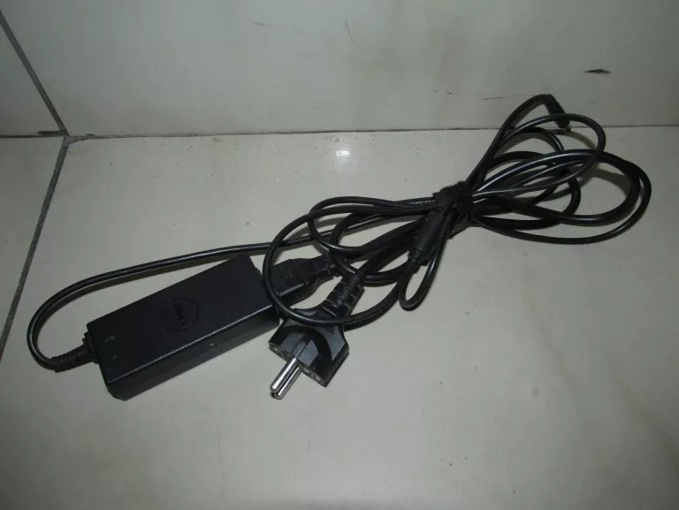 LAPTOP DELL INSPIRON 15 15-3552 4GB/500 GB