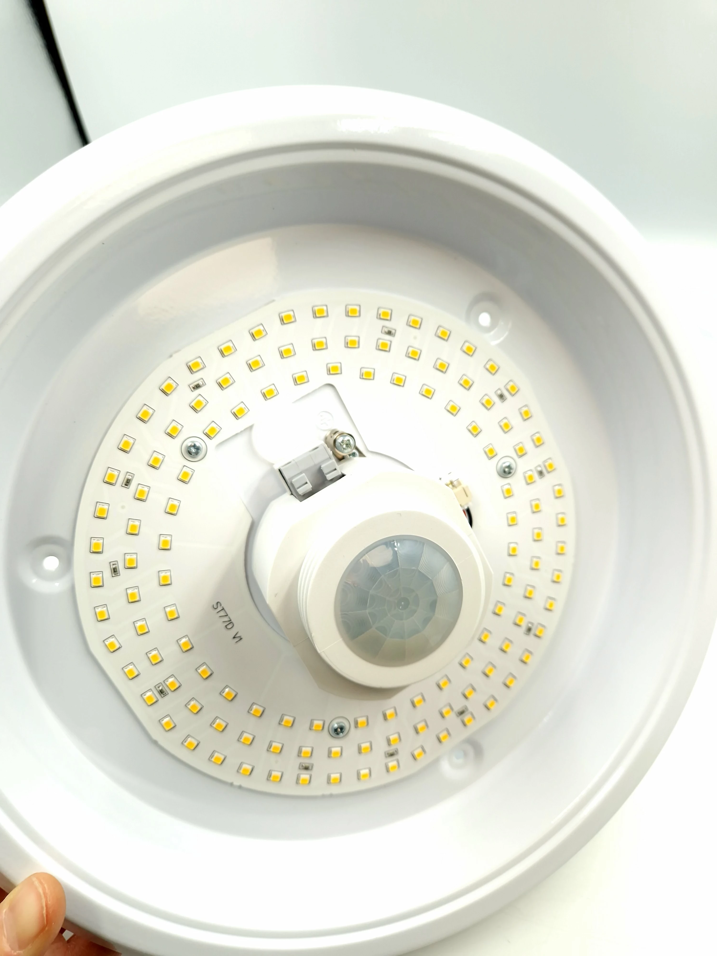 plafon-mana-z-czujnikiem-ruchu-pir-led-20w-4000k-stan-11323-2