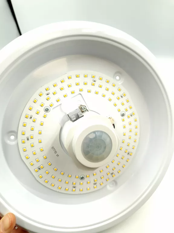 plafon-mana-z-czujnikiem-ruchu-pir-led-20w-4000k-stan-11323-2