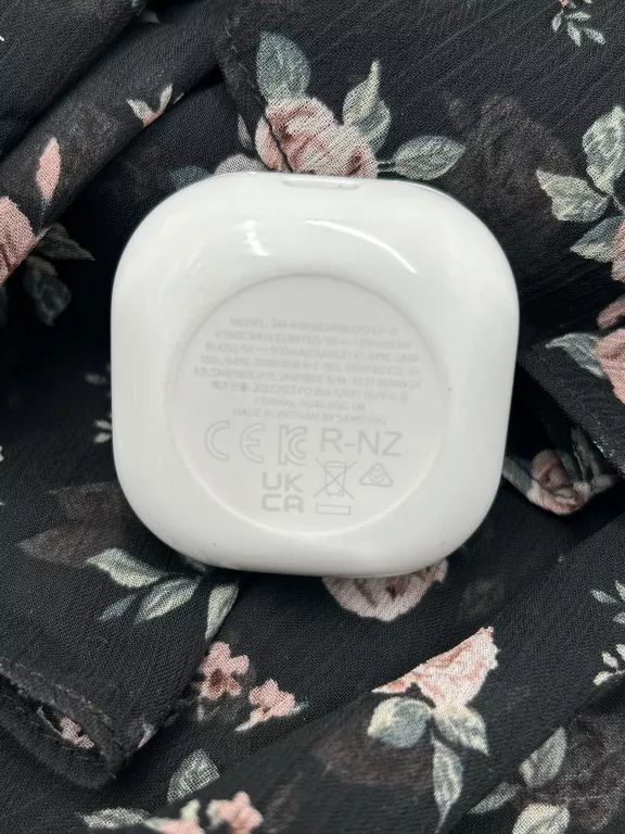 SŁUCHAWKI BEZPRZEWODOWE DOKANAŁOWE SAMSUNG BUDS LIVE BIAŁE