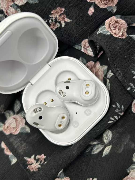 SŁUCHAWKI BEZPRZEWODOWE DOKANAŁOWE SAMSUNG BUDS LIVE BIAŁE