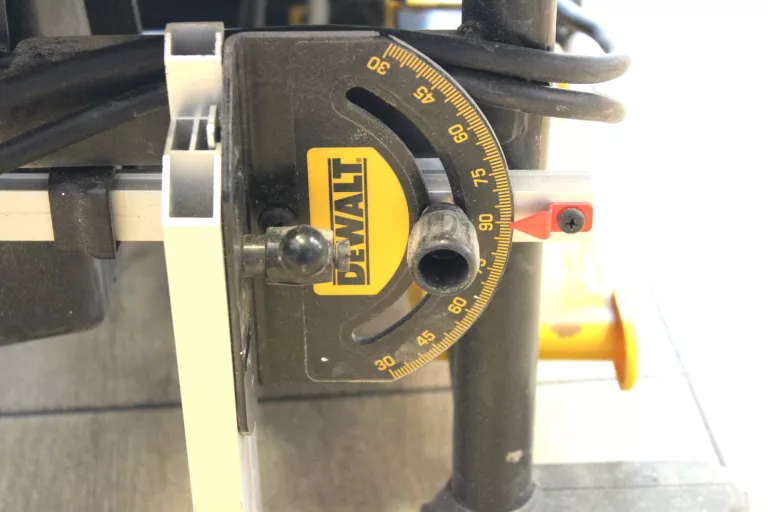 PILARKA DEWALT DWE7492-QS