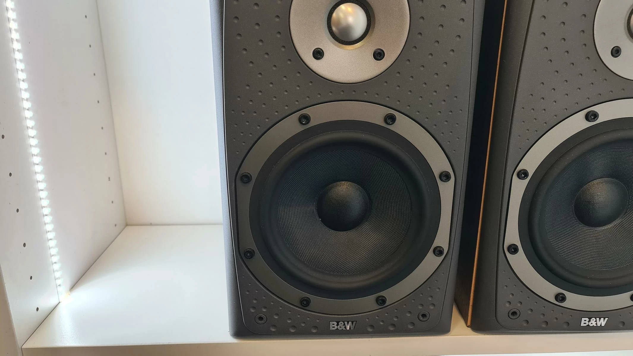 kolumny-bw-dm-303-bowers-wilkins-rodzaj-polkowe