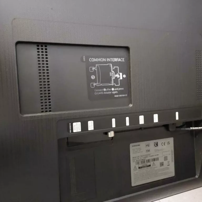 telewizor-samsung-ue43tu7022k-smart-tv-przekatna-ekranu-cale-43