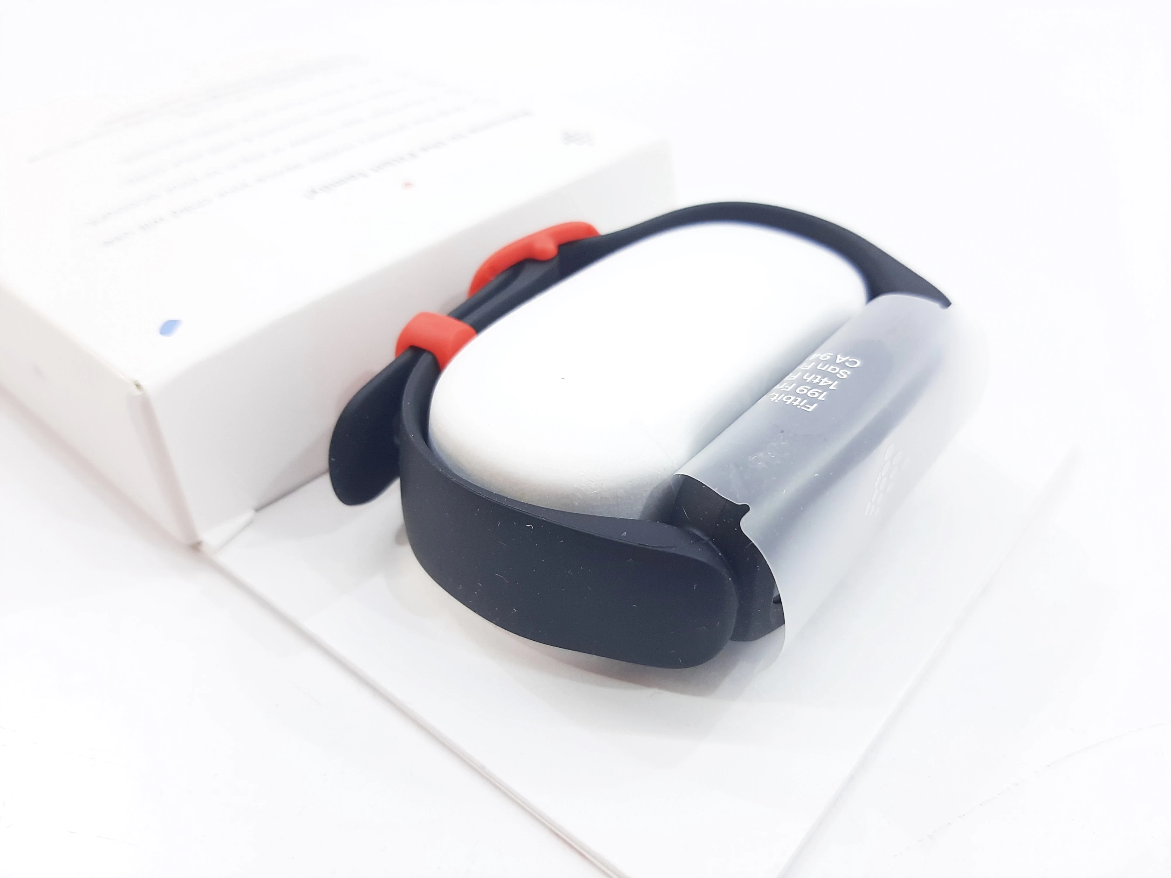 smartwatch-dla-dzieci-fitbit-ace-3-czarny-ean-gtin-810038854632