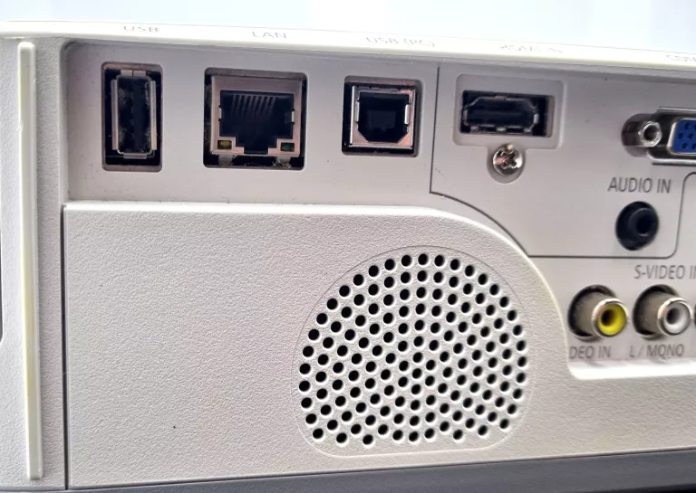 PROJEKTOR NEC M311W/ NP16LP/ ZASILACZ
